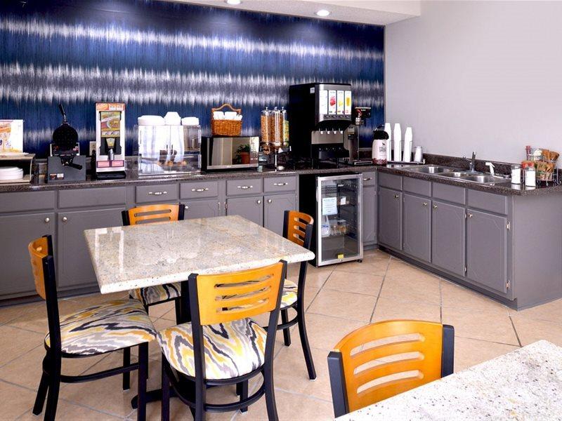 Americas Best Value Inn - Monroeville Exterior photo