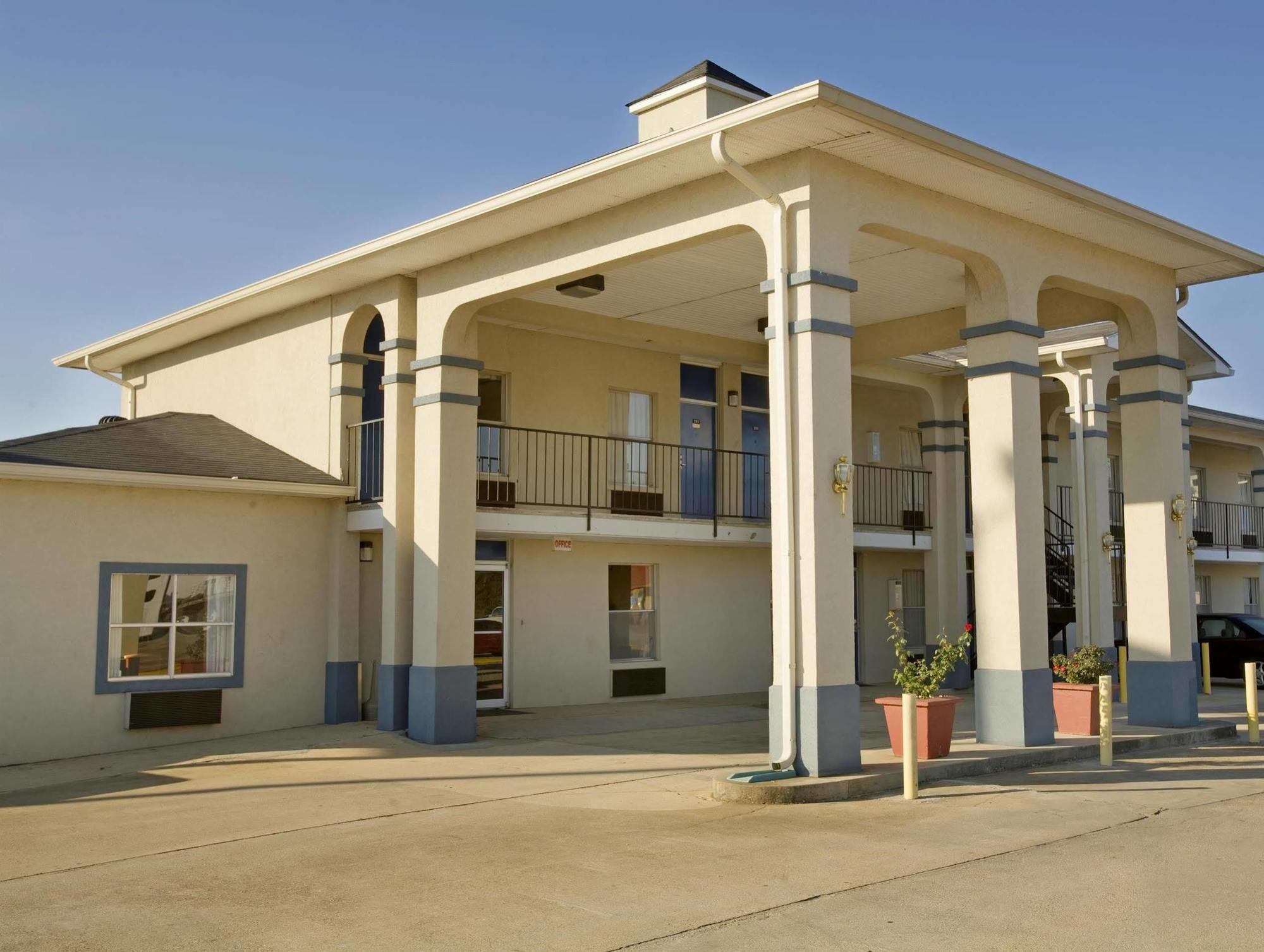 Americas Best Value Inn - Monroeville Exterior photo
