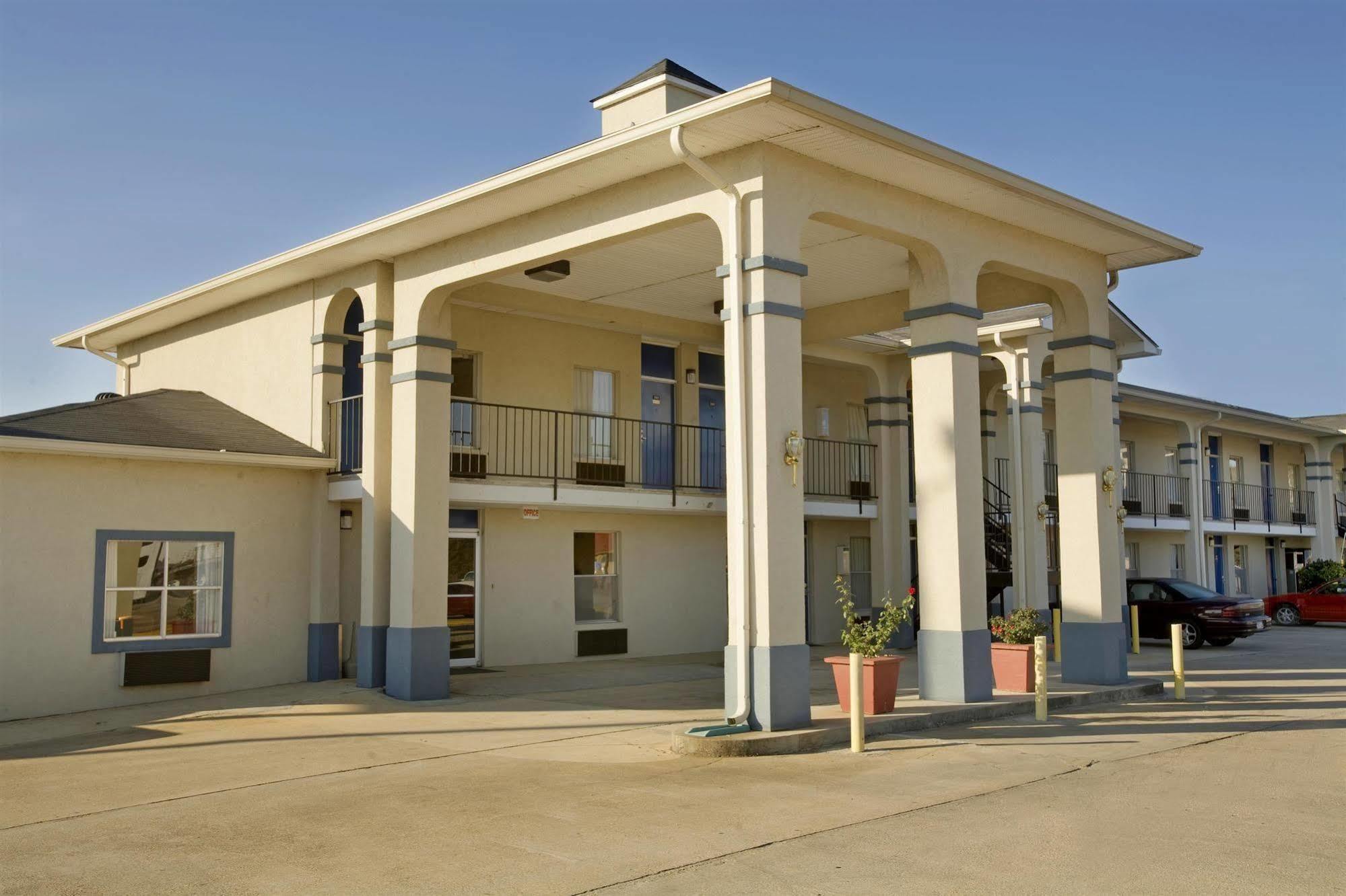 Americas Best Value Inn - Monroeville Exterior photo